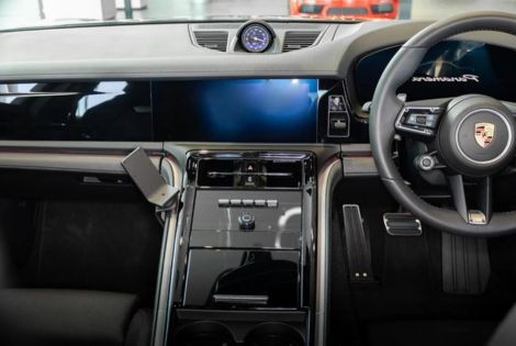 Discover the Perfect Porsche Dashboard Mount: Brodit ProClip for the 2025 Panamera
